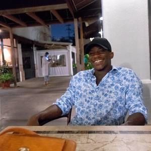 Meet your Posher, Pierre